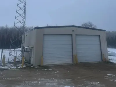 Grygla snowy two-door garage